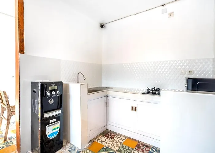 Lumturi House - Centrally Located Guest house