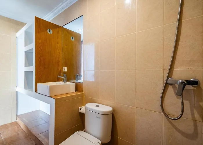 Lumturi House - Centrally Located *