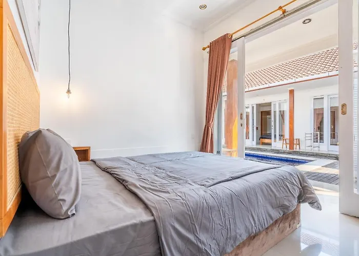 Lumturi House - Centrally Located Guest house *