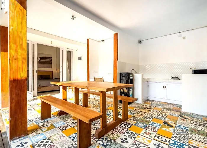 Lumturi House - Centrally Located Guest house